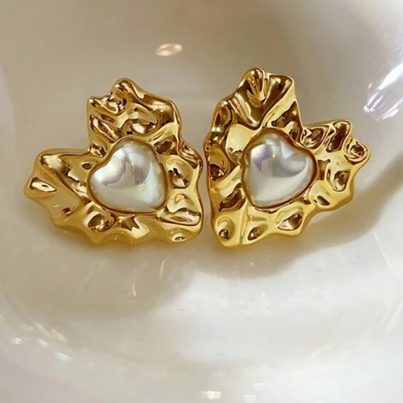 Jewelry - Elegant Heart Faux Pearl Earrings